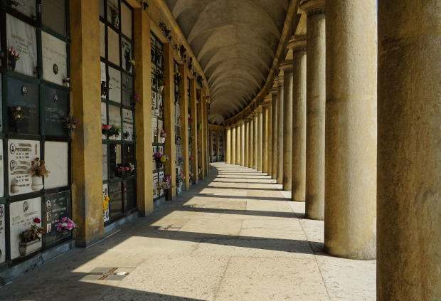 Column walkway